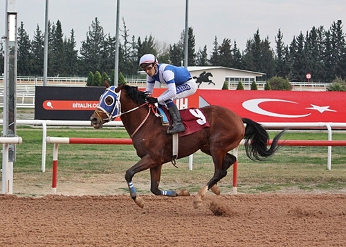 2025 Anadolu Spor Gazetecileri Derneği Adana Şubesi Koşusu Kazananı Tunçdağ